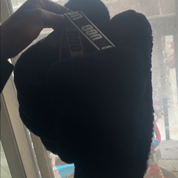 UGG yeah! Kids fluffy slides!